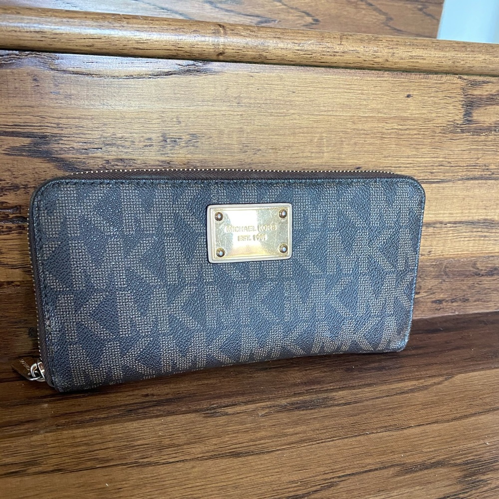 Large Michael Kors Wallet with Zipper